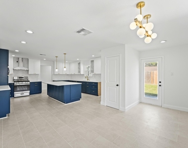 10722 Lynbrook Drive - Photo Thumbnail 8