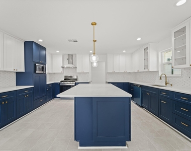 10722 Lynbrook Drive - Photo Thumbnail 9