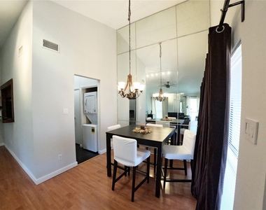1881 Bering Drive - Photo Thumbnail 10