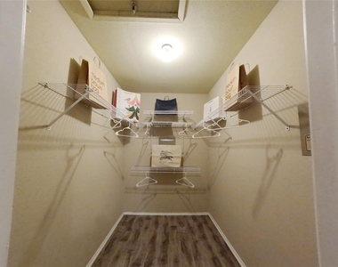 1881 Bering Drive - Photo Thumbnail 26