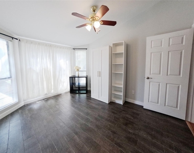 1881 Bering Drive - Photo Thumbnail 28