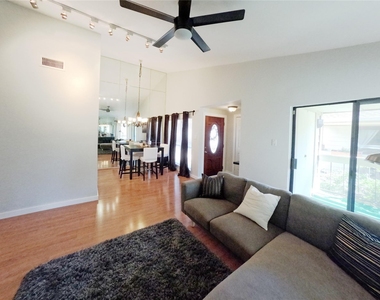 1881 Bering Drive - Photo Thumbnail 20