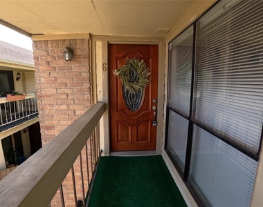1881 Bering Drive - Photo Thumbnail 4
