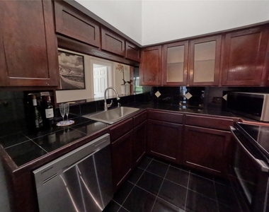1881 Bering Drive - Photo Thumbnail 13