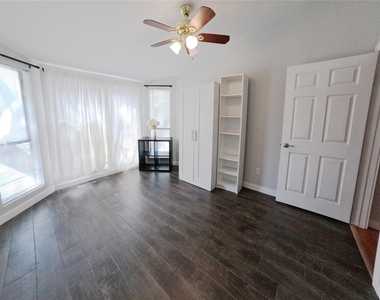 1881 Bering Drive - Photo Thumbnail 27