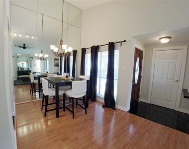 1881 Bering Drive - Photo Thumbnail 11