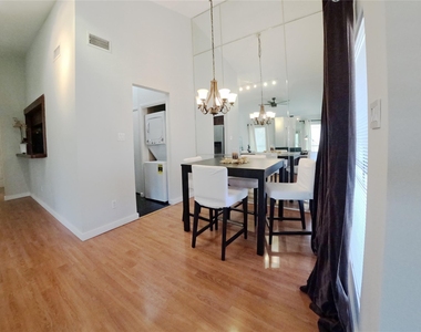 1881 Bering Drive - Photo Thumbnail 19
