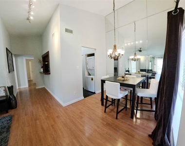 1881 Bering Drive - Photo Thumbnail 12