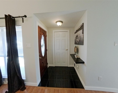 1881 Bering Drive - Photo Thumbnail 5