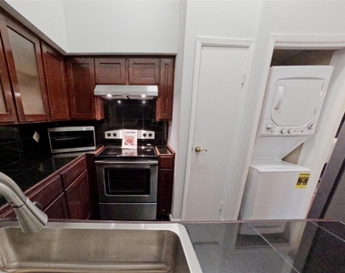 1881 Bering Drive - Photo Thumbnail 14