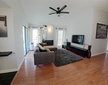 1881 Bering Drive - Photo Thumbnail 6