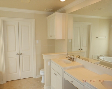 1903 Spring Cedar Lane - Photo Thumbnail 16