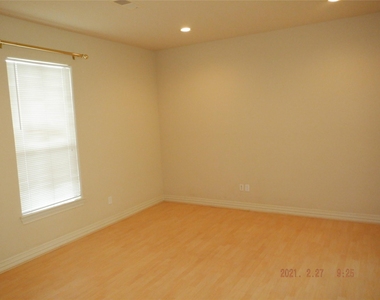 1903 Spring Cedar Lane - Photo Thumbnail 7