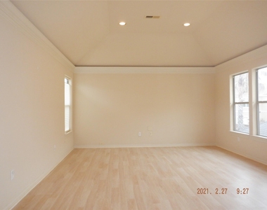 1903 Spring Cedar Lane - Photo Thumbnail 10