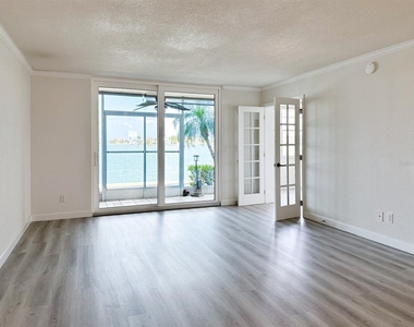 7910 Sun Island Drive S - Photo Thumbnail 8