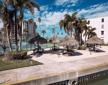 7910 Sun Island Drive S - Photo Thumbnail 21
