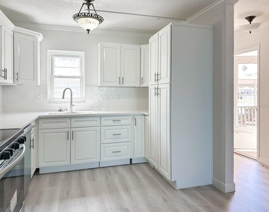 7910 Sun Island Drive S - Photo Thumbnail 5