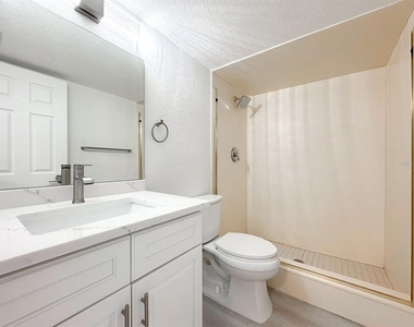7910 Sun Island Drive S - Photo Thumbnail 16