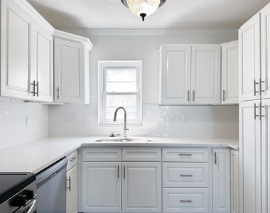 7910 Sun Island Drive S - Photo Thumbnail 6