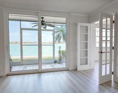 7910 Sun Island Drive S - Photo Thumbnail 2
