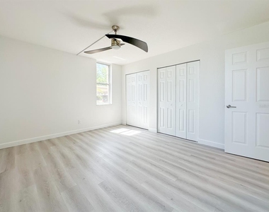7910 Sun Island Drive S - Photo Thumbnail 13
