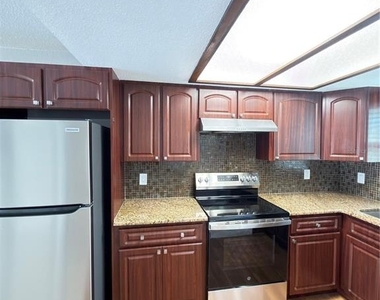 8443 N Grady Avenue - Photo Thumbnail 5