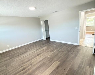 8443 N Grady Avenue - Photo Thumbnail 21