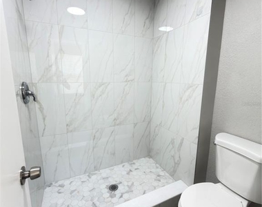 8443 N Grady Avenue - Photo Thumbnail 16