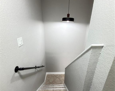 8443 N Grady Avenue - Photo Thumbnail 14