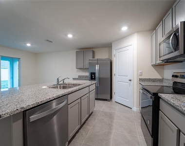 9206 Sapphire Creek Place - Photo Thumbnail 8