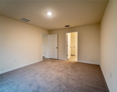 9206 Sapphire Creek Place - Photo Thumbnail 3