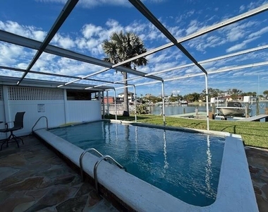 6901 Gulf Winds Drive - Photo Thumbnail 6