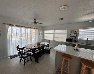 6901 Gulf Winds Drive - Photo Thumbnail 14