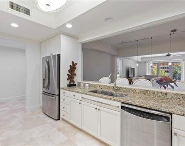 300 Beach Drive Ne - Photo Thumbnail 3