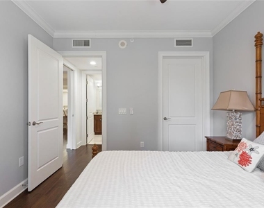 300 Beach Drive Ne - Photo Thumbnail 20
