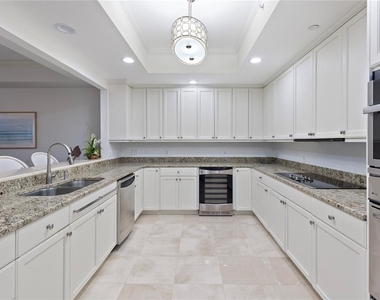 300 Beach Drive Ne - Photo Thumbnail 1