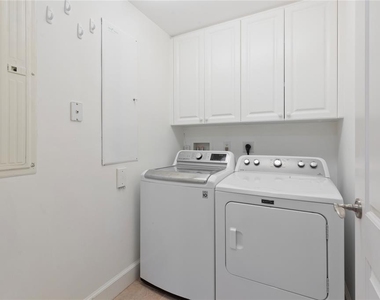 300 Beach Drive Ne - Photo Thumbnail 22