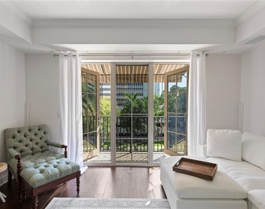 300 Beach Drive Ne - Photo Thumbnail 7