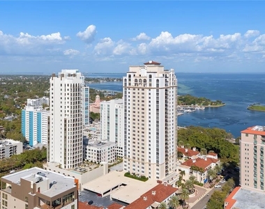 300 Beach Drive Ne - Photo Thumbnail 11