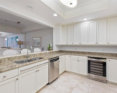 300 Beach Drive Ne - Photo Thumbnail 2