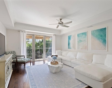 300 Beach Drive Ne - Photo Thumbnail 4