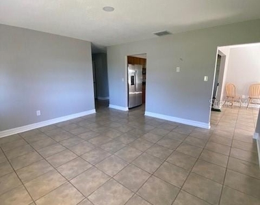4316 E Knights Griffin Road - Photo Thumbnail 5
