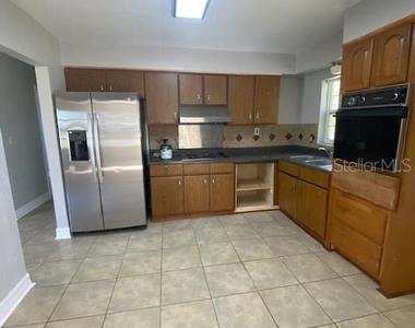 4316 E Knights Griffin Road - Photo Thumbnail 8