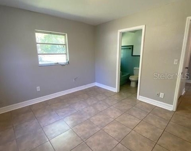 4316 E Knights Griffin Road - Photo Thumbnail 14