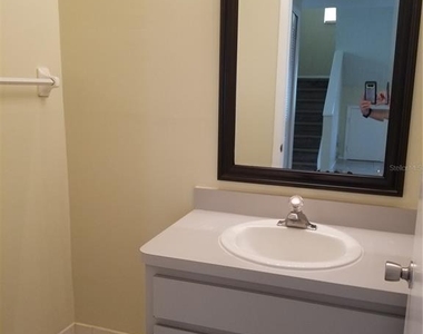 8202 Broward Place - Photo Thumbnail 6