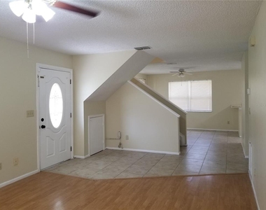 8202 Broward Place - Photo Thumbnail 10