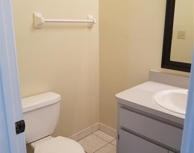 8202 Broward Place - Photo Thumbnail 7