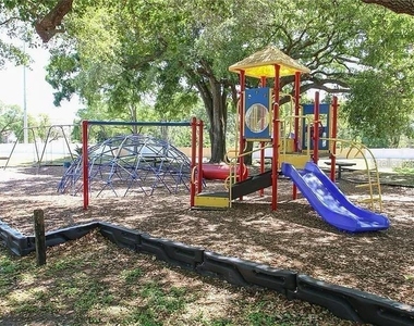8202 Broward Place - Photo Thumbnail 36