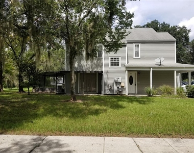 8202 Broward Place - Photo Thumbnail 3