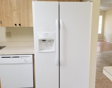 8202 Broward Place - Photo Thumbnail 16